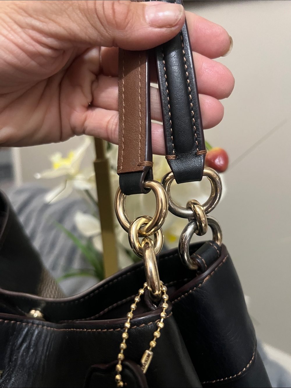 Coach Lexy Black & Tan Shoulder Bag EUC retail $349 - Picture 5 of 11